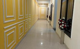 Raunak Banquet And Guest House